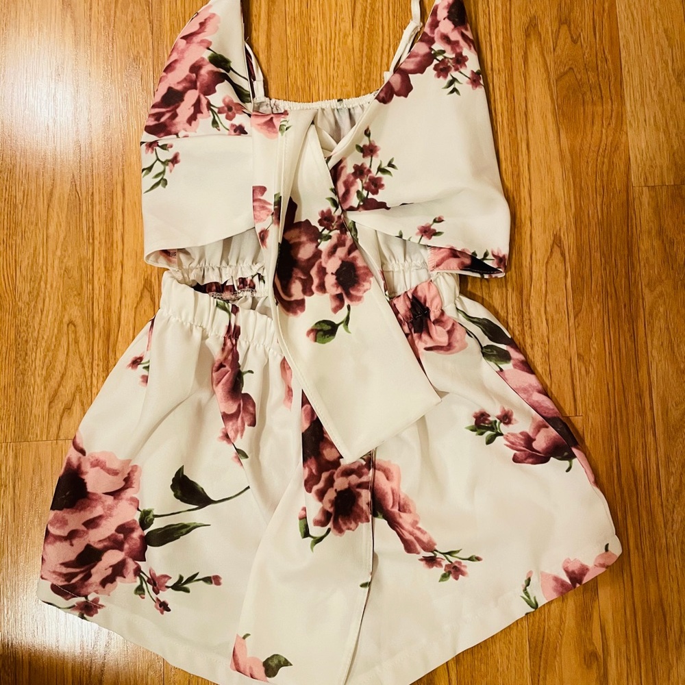 White, floral romper. 🌸🌺 Ties in front.